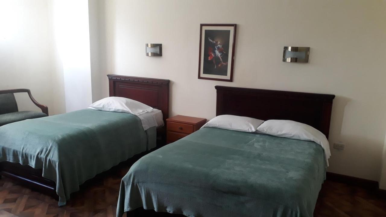 El Cardenal Hotel 洛哈 外观 照片