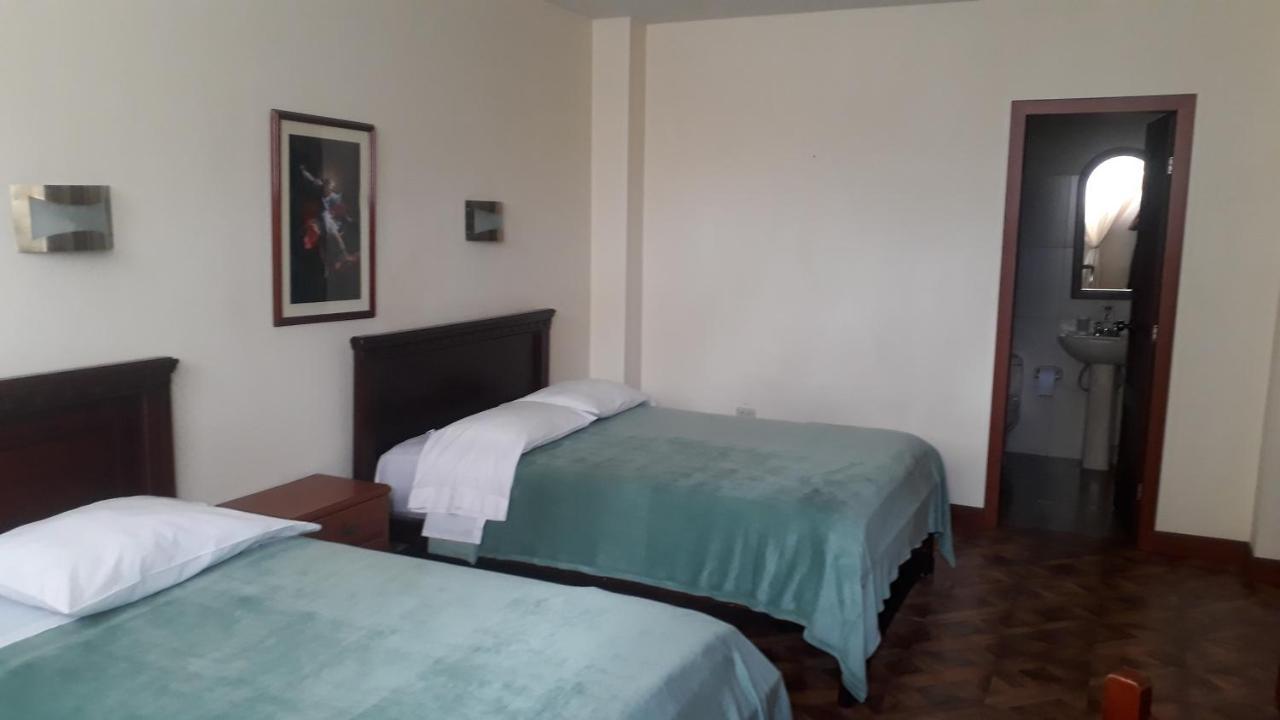 El Cardenal Hotel 洛哈 外观 照片