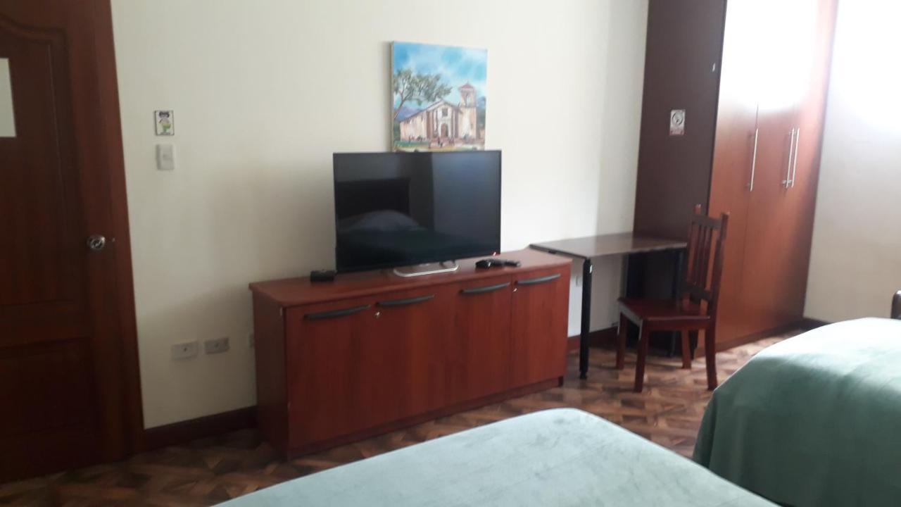 El Cardenal Hotel 洛哈 外观 照片