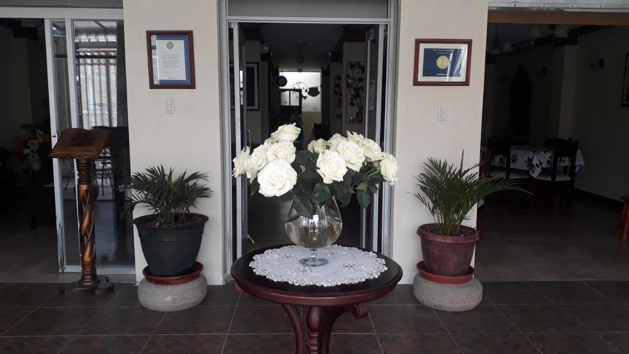El Cardenal Hotel 洛哈 外观 照片