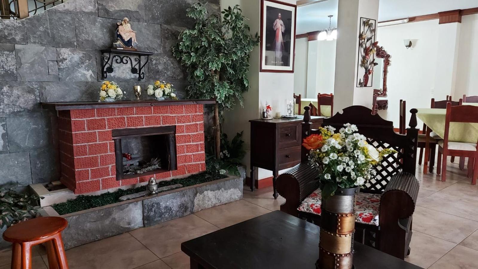 El Cardenal Hotel 洛哈 外观 照片