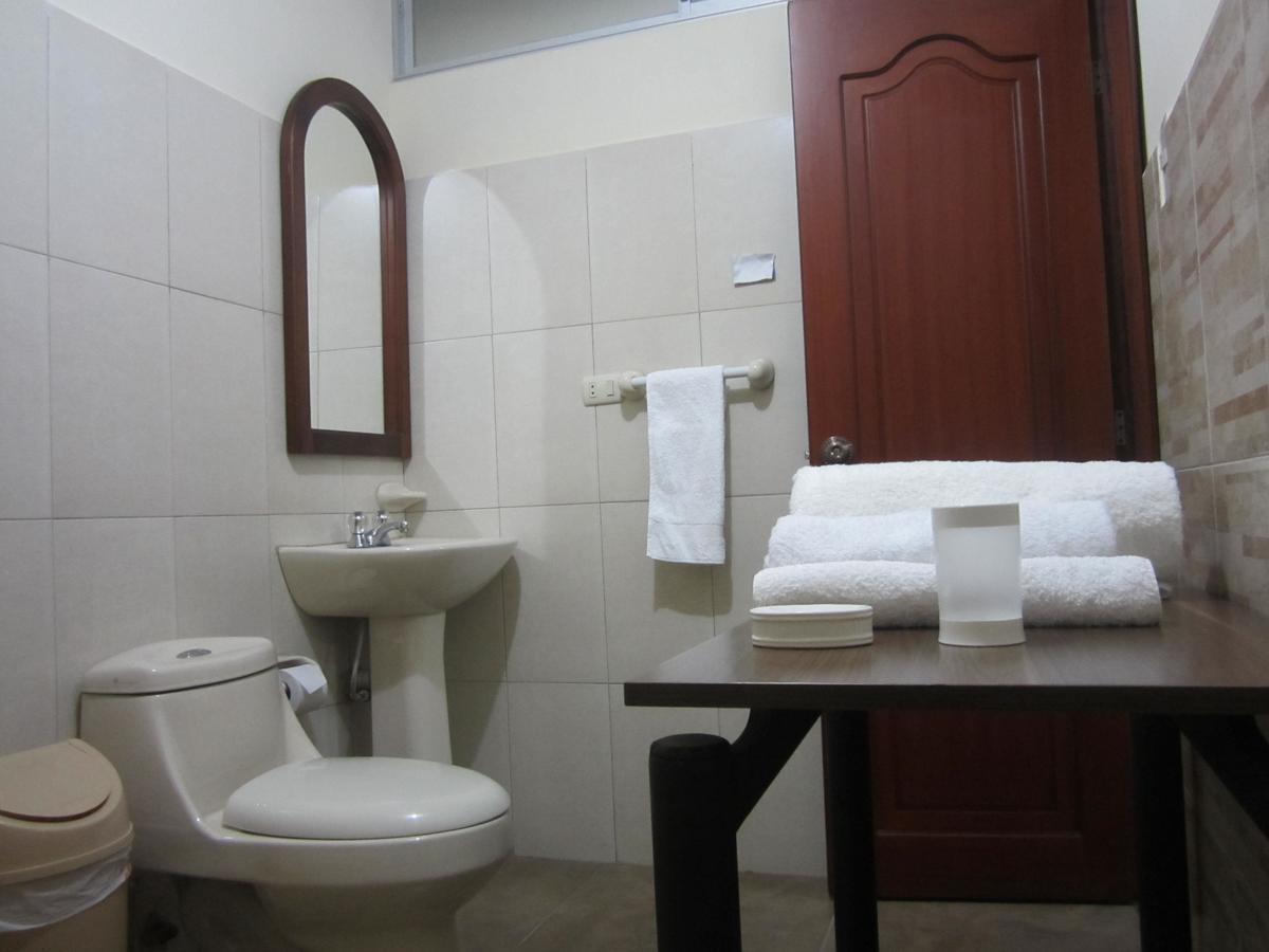 El Cardenal Hotel 洛哈 外观 照片