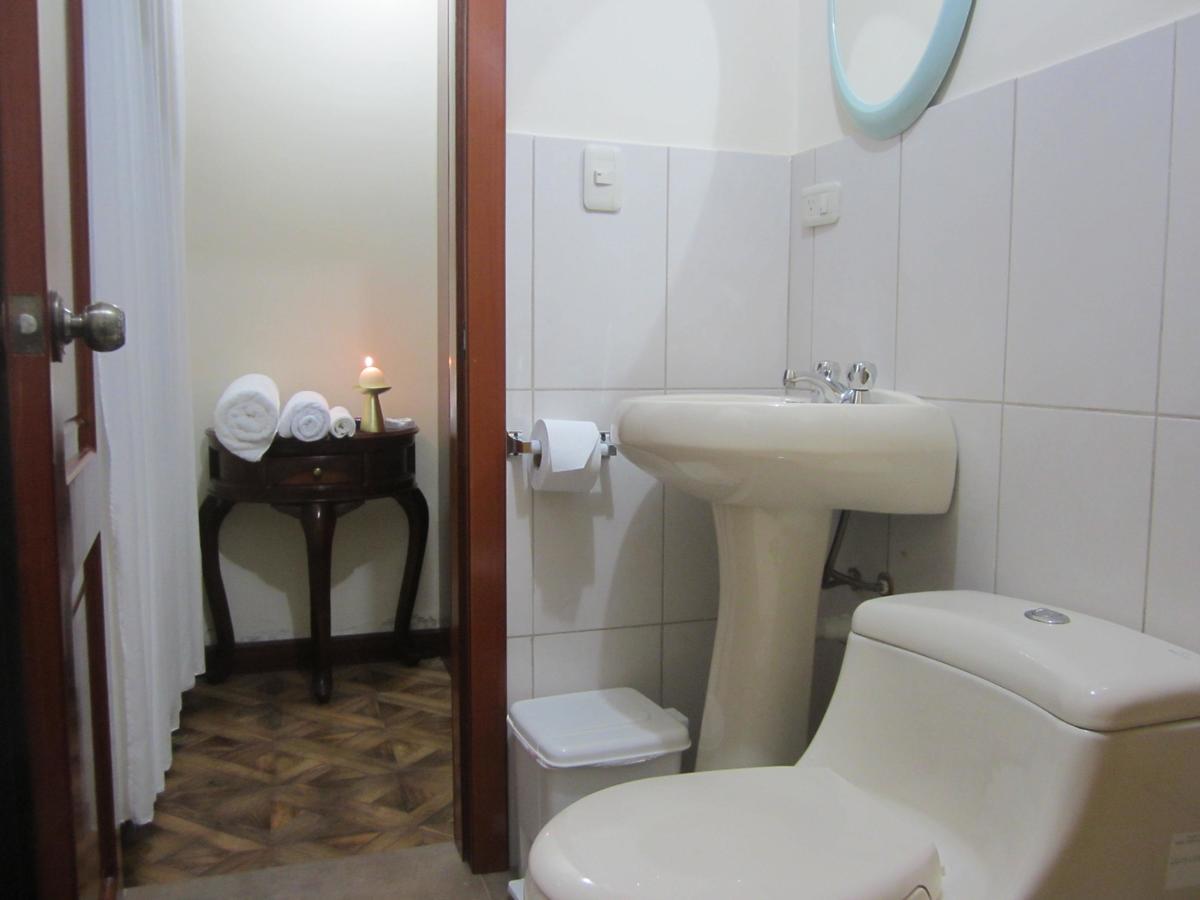 El Cardenal Hotel 洛哈 外观 照片